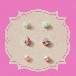 NWT 🔥 Mint Green Flower Earrings Set